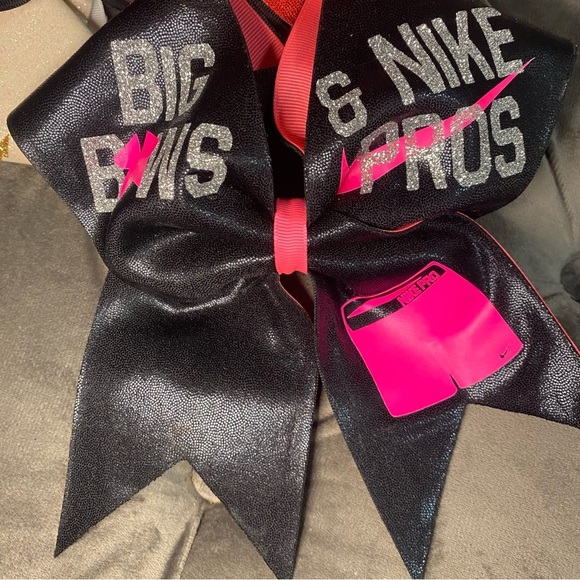 NEW Bundle of 4 Gorgeous Cheerleader Hair Bows - Picture 6 of 7